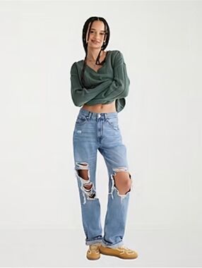 Aeropostale Women's High Rise Baggy Fit Jeans in a Medium-Destroy wash NWOT